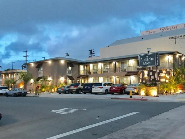 Berkshire Motor Hotel image 8